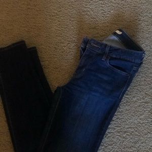 Dark wash Levi’s 712 slim